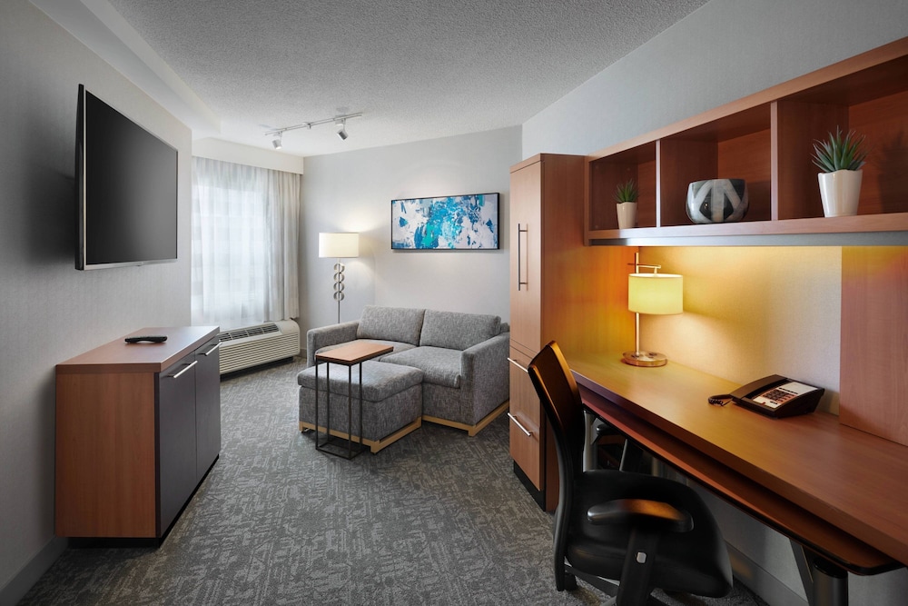 Suite, 1 Bedroom - Photo 1