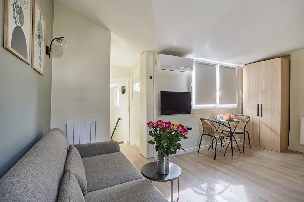 Apartment photo 1