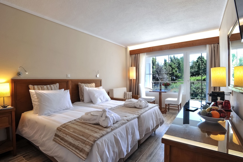 Standard Double Room, 2 Twin Beds, Balcony, Garden View