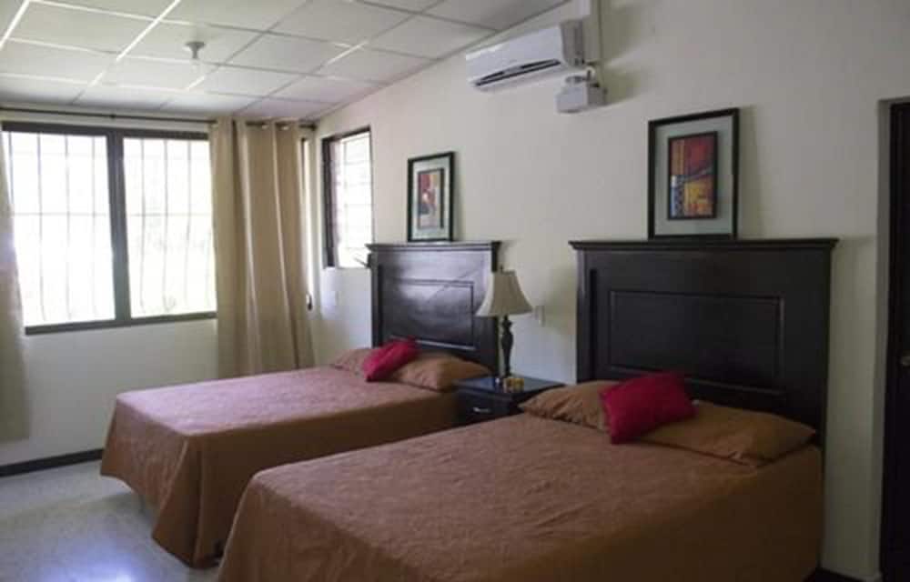 Deluxe Double Room, 2 Queen Beds, Non Smoking photo 1