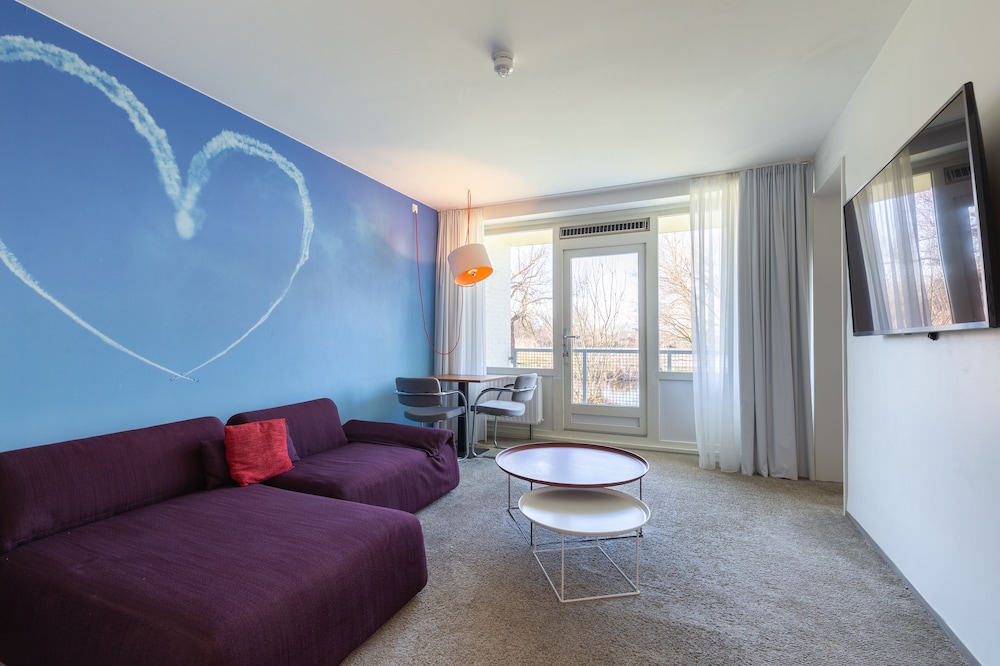 Honeymoon-Suite - Photo 2