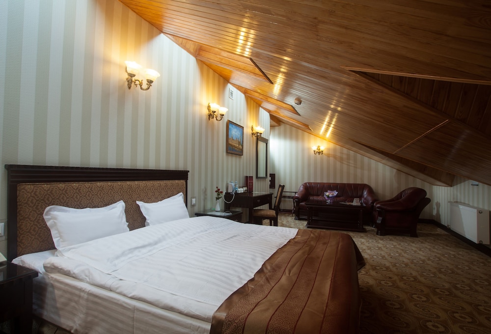 Economy Room (Attic) photo 2