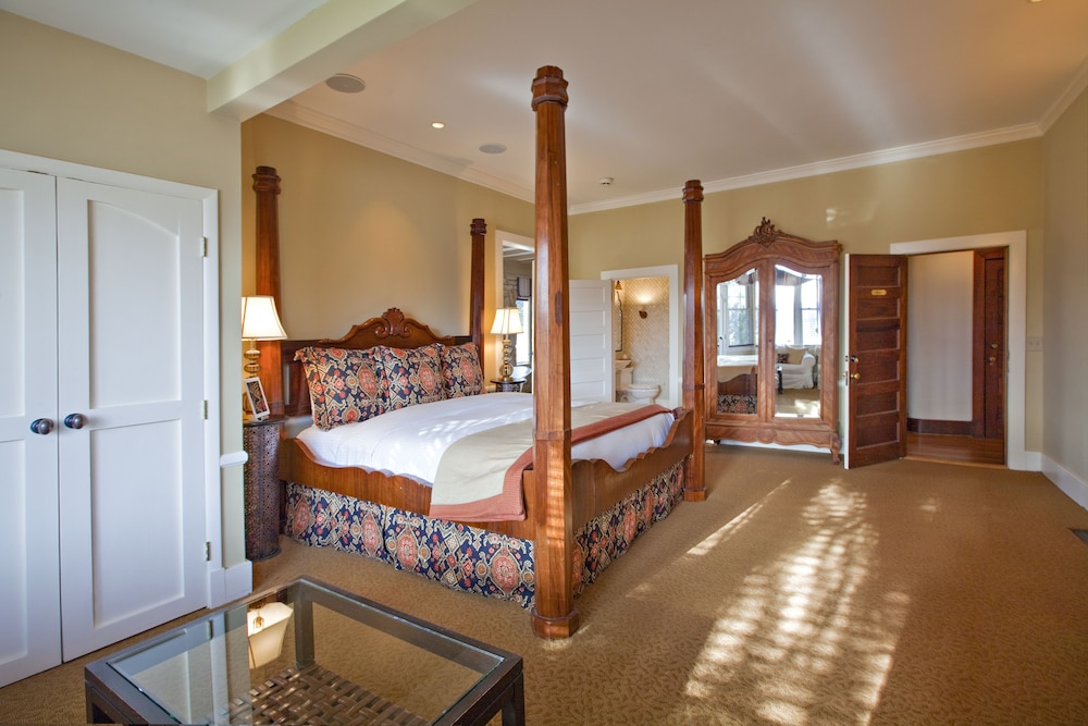 Room, 1 King Bed, Private Bathroom (Edward Suite) photo 2