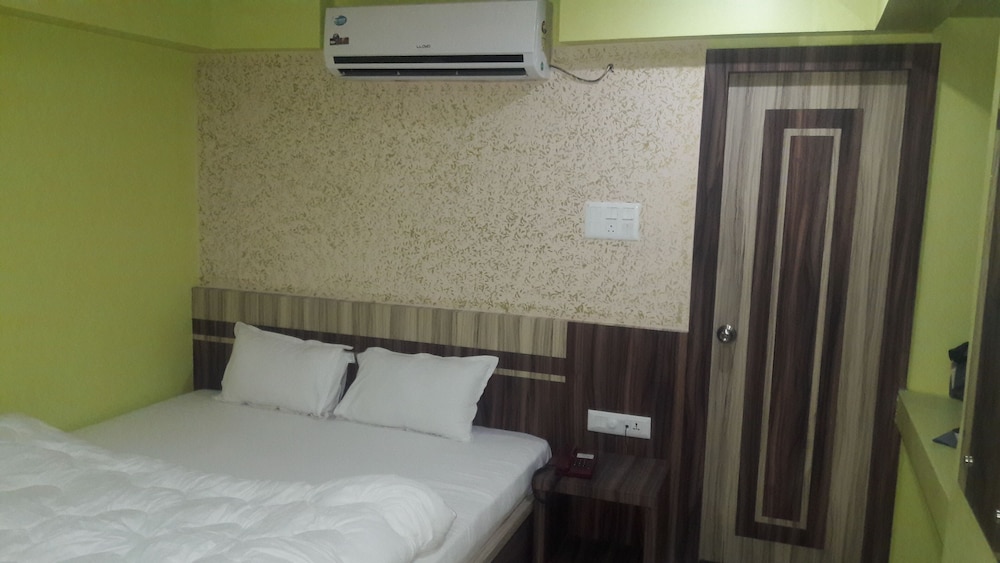 Deluxe Double Room, Non Smoking, City View photo 3