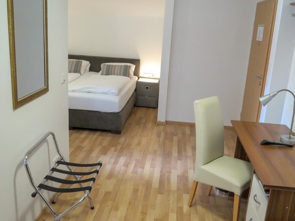 Classic Triple Room - Photo 5