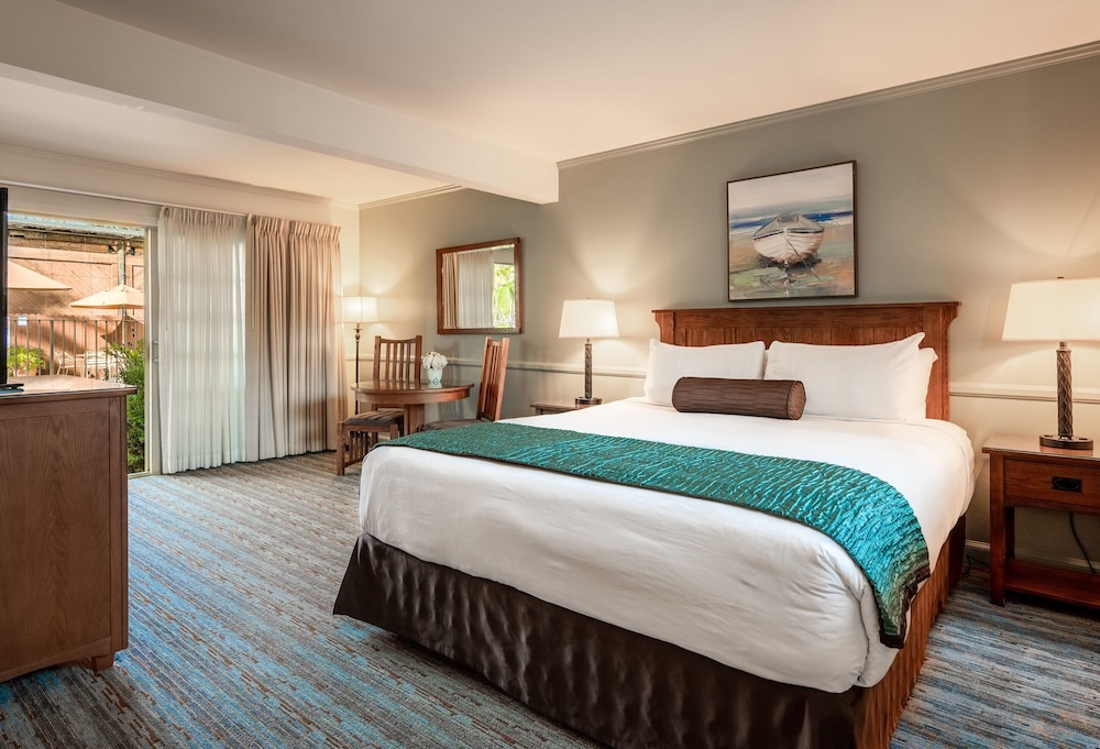 Deluxe Room, 1 King Bed - Photo 1