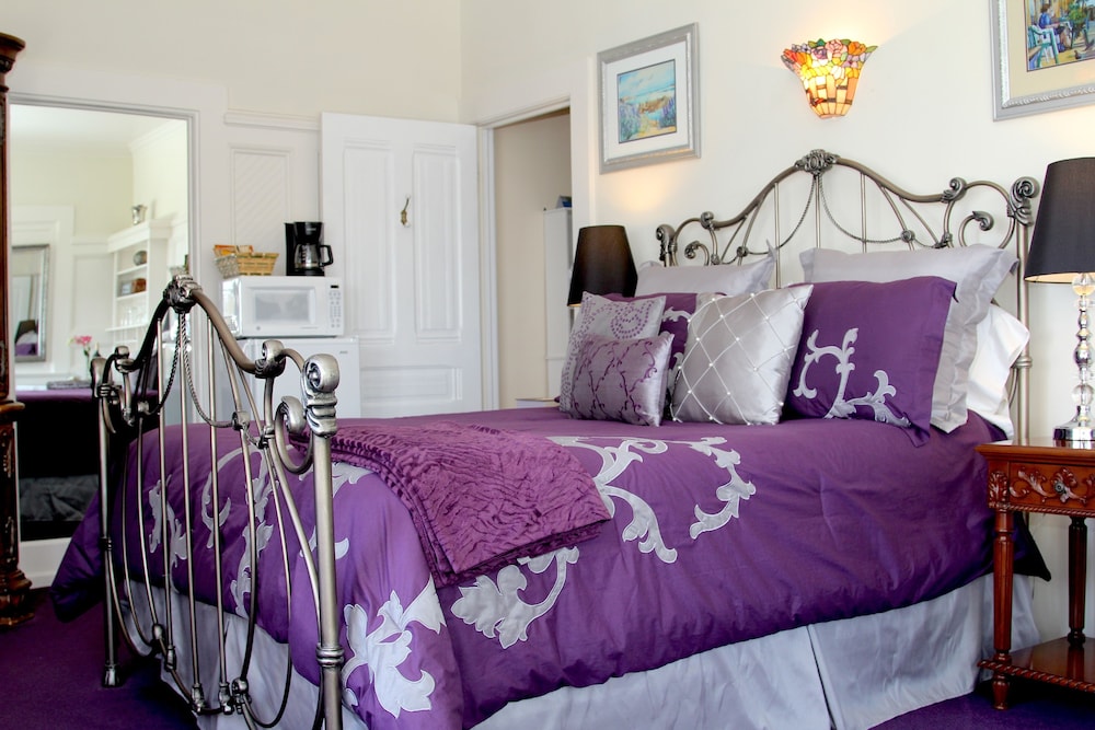 Lilac Room (Pets Not Allowed)