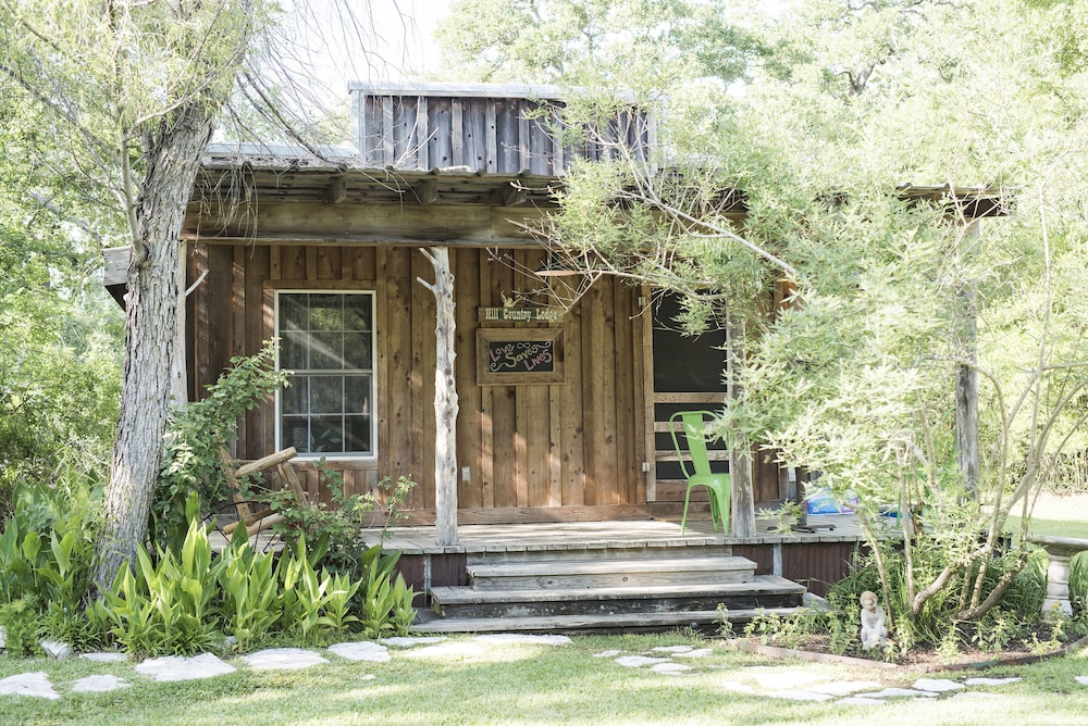 Classic Cabin, 1 Queen Bed, Jetted Tub (Hill County Lodge) photo 2