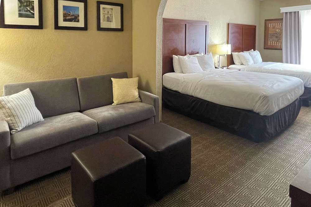 Suite, Multiple Beds, Accessible, Non Smoking - Photo 1
