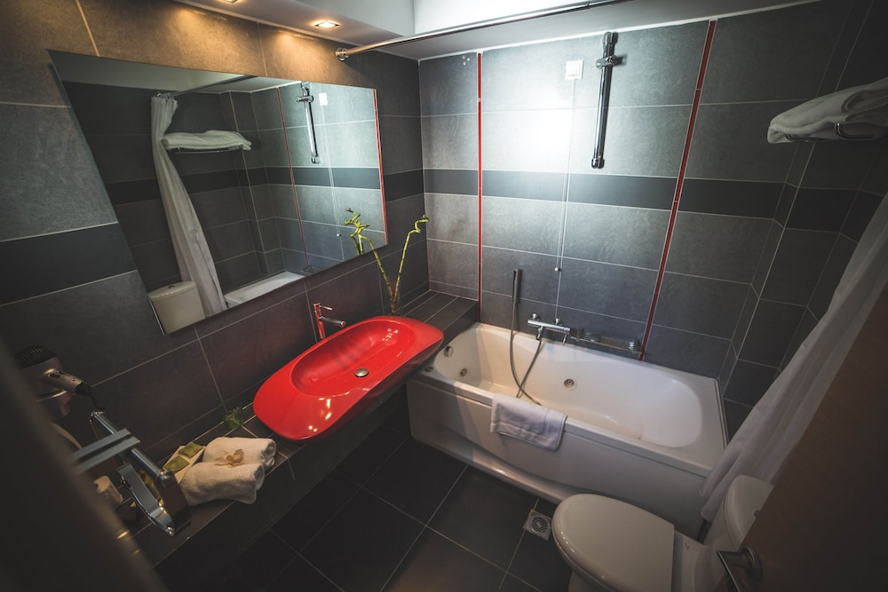 Suite with Balcony and Portaria View - Photo 6