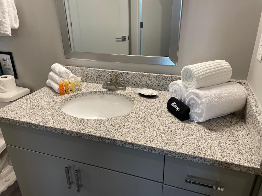 Lux King 1BR Near OSU Parking Balcony Gym, Bild 11