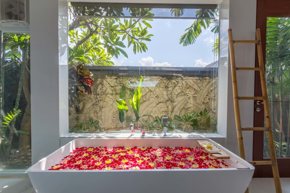 3 Bedroom Suite with Private Pool photo 3