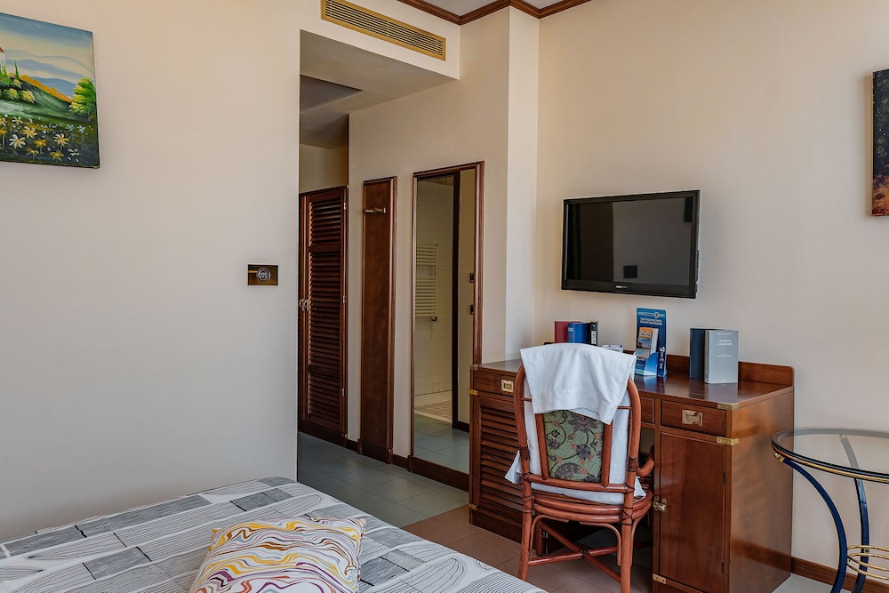 Classic Room, 1 Bedroom, Partial Sea View photo 3