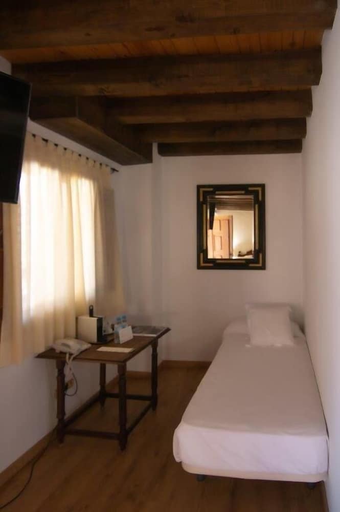Standard Triple Room, Mobility Accessible photo 3