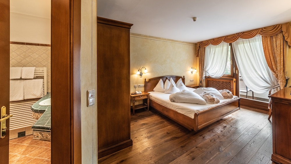 Suite (in the main building) photo 1