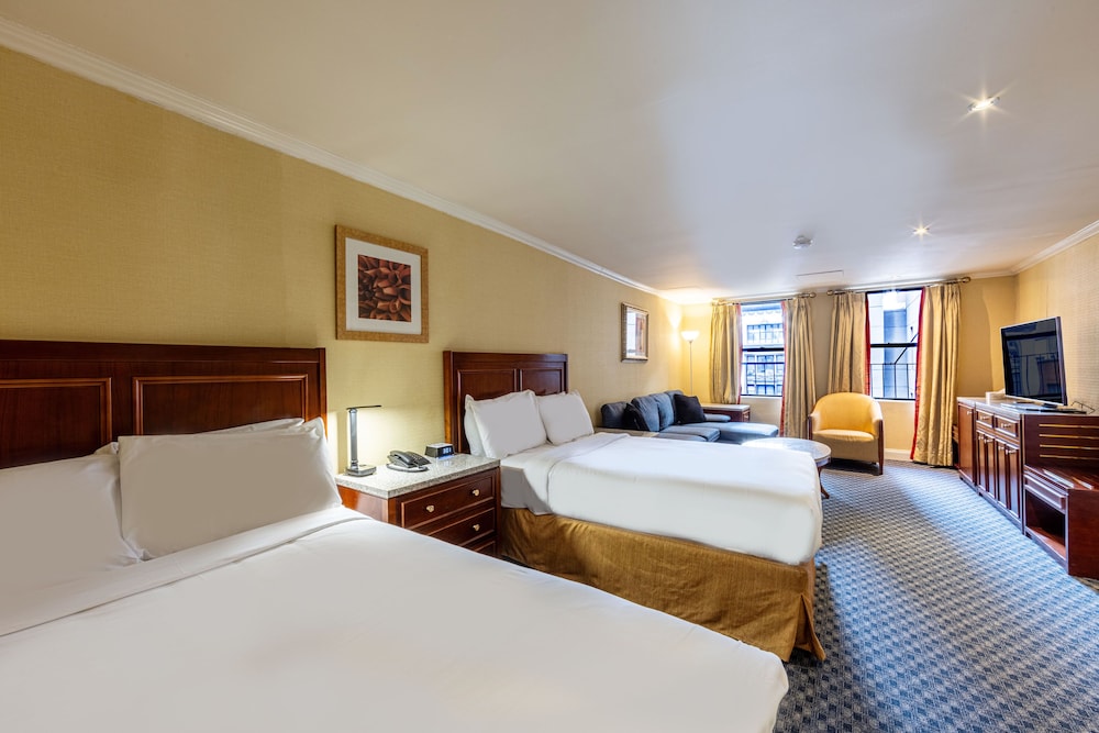2 Full Beds Suite
