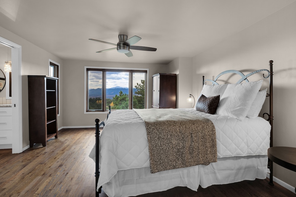 House (4 Bedrooms) photo 2