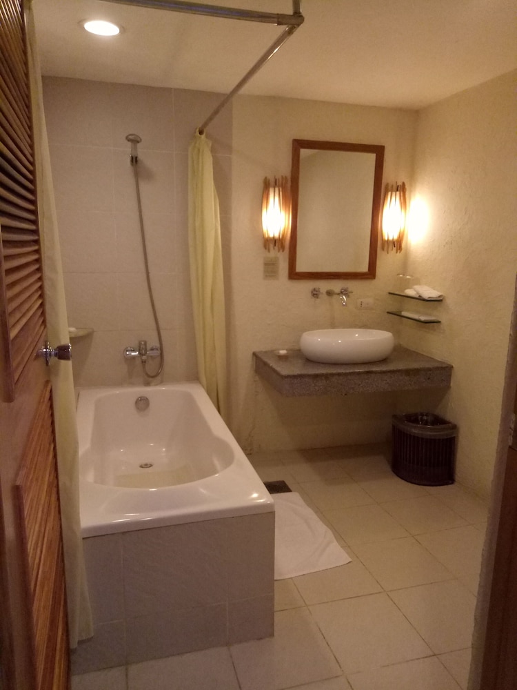 Deluxe Room - Photo 4