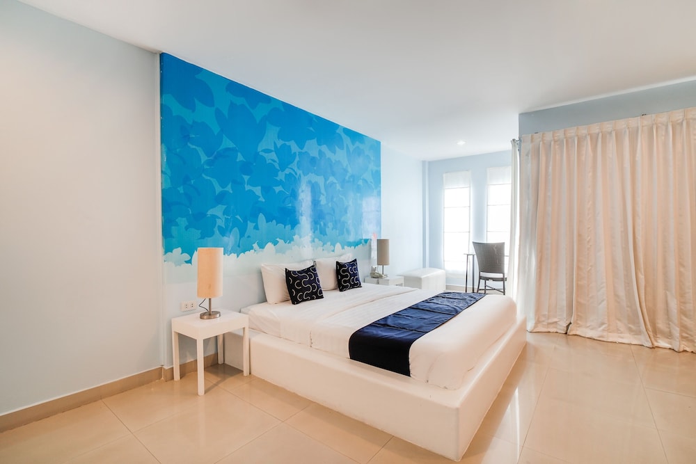 Deluxe Twin Room, Pool View