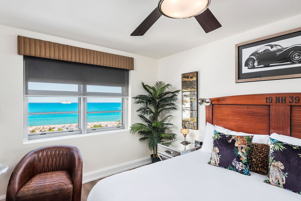 Deluxe Room, 1 King Bed, Ocean View - Photo 1