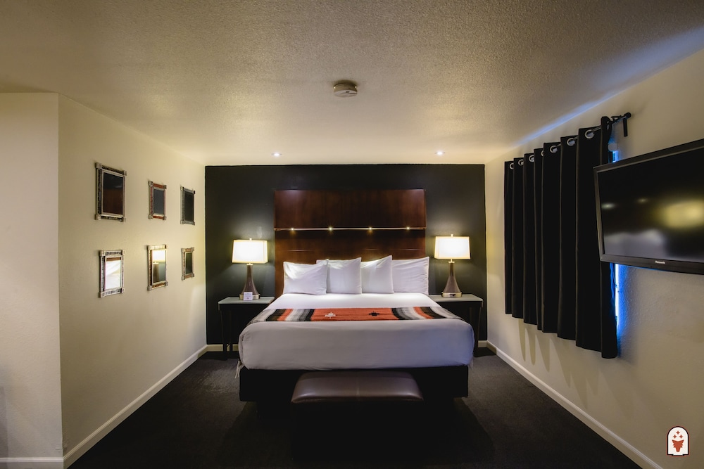 Suite, 1 King Bed (Coyote Suite) - Photo 2