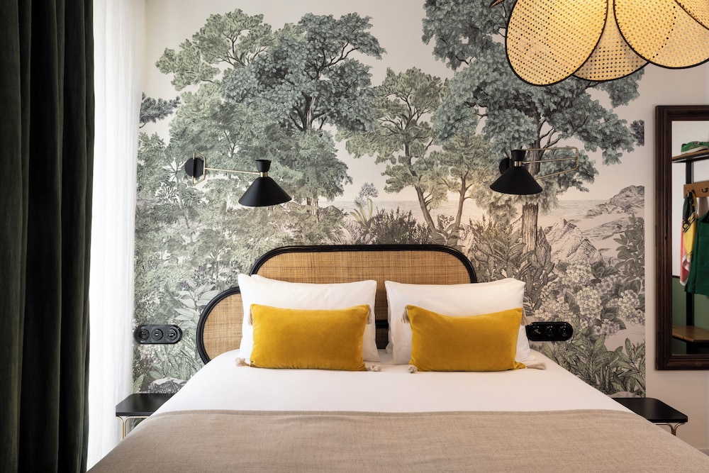 Superior Double Room, Bathtub photo 1