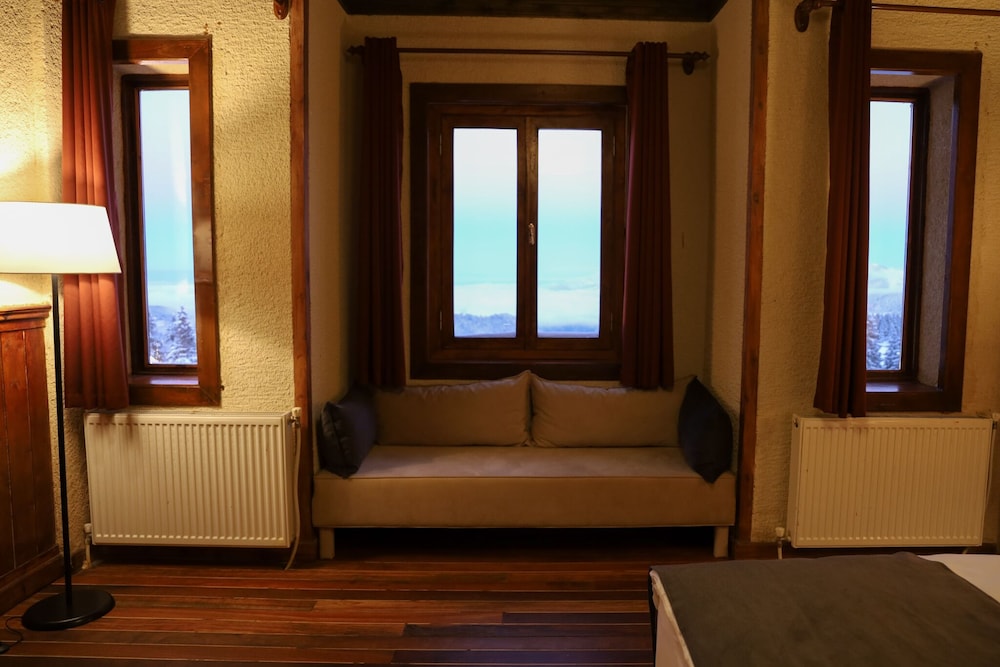 Elite Triple Room photo 1