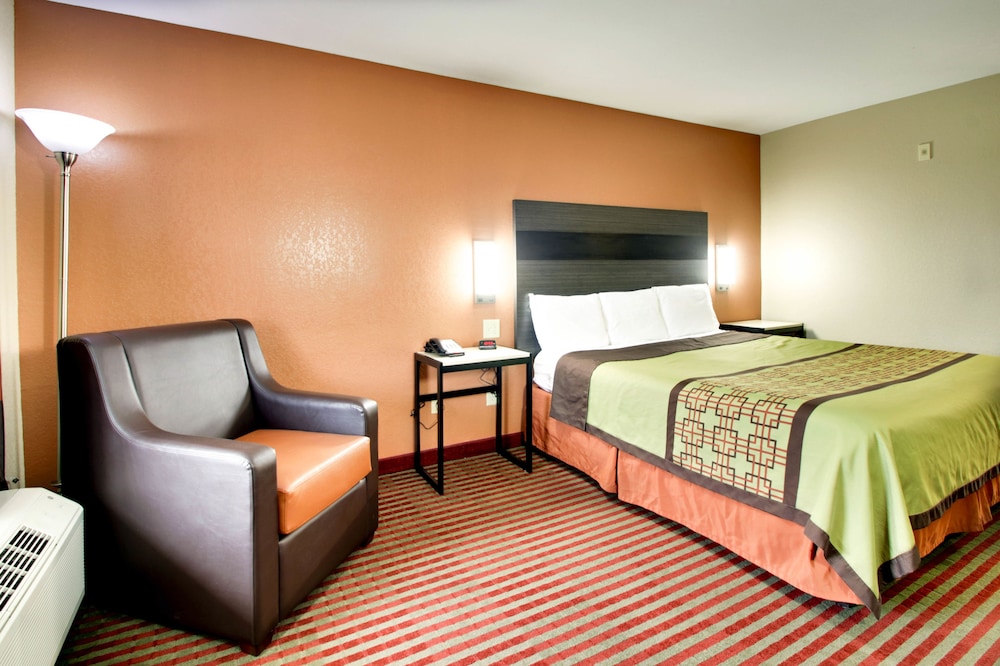 Standard Room, 1 King Bed, Non Smoking - Photo 2