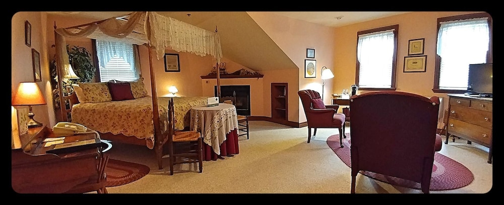 Room, Fireplace (The Cozy Room)