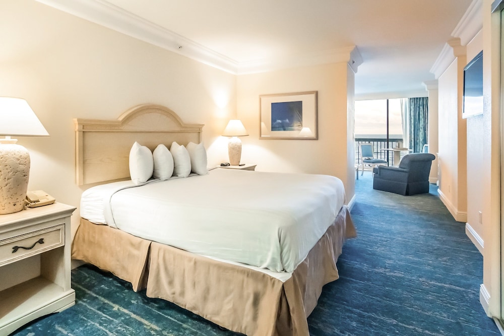 Studio, 1 King Bed with Sofa bed, Hot Tub, Ocean View (Daytona Beach Resort 452)