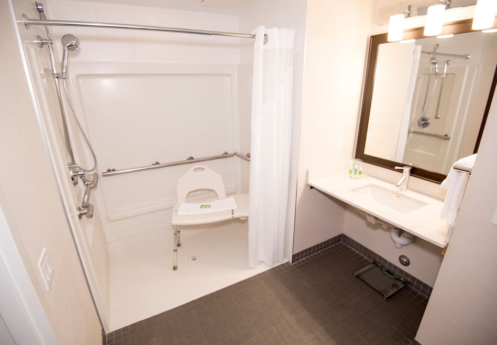 Standard Room, 2 Queen Beds, Accessible (Mobility, Roll-In Shower) - Photo 1