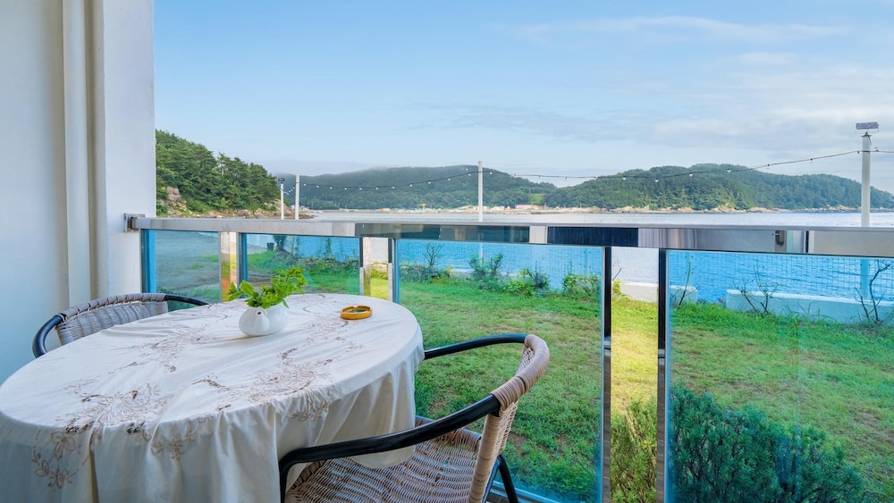 Basic Room, 1 Bedroom (102 (Oceanview)) - Photo 7
