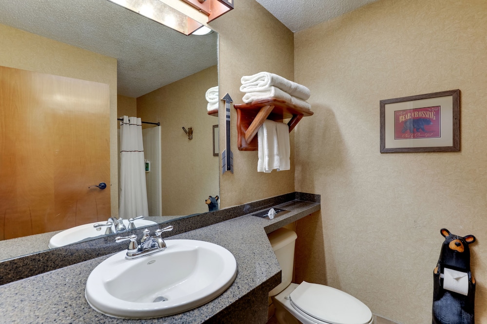 Theme Suite with Whirlpool - Photo 5