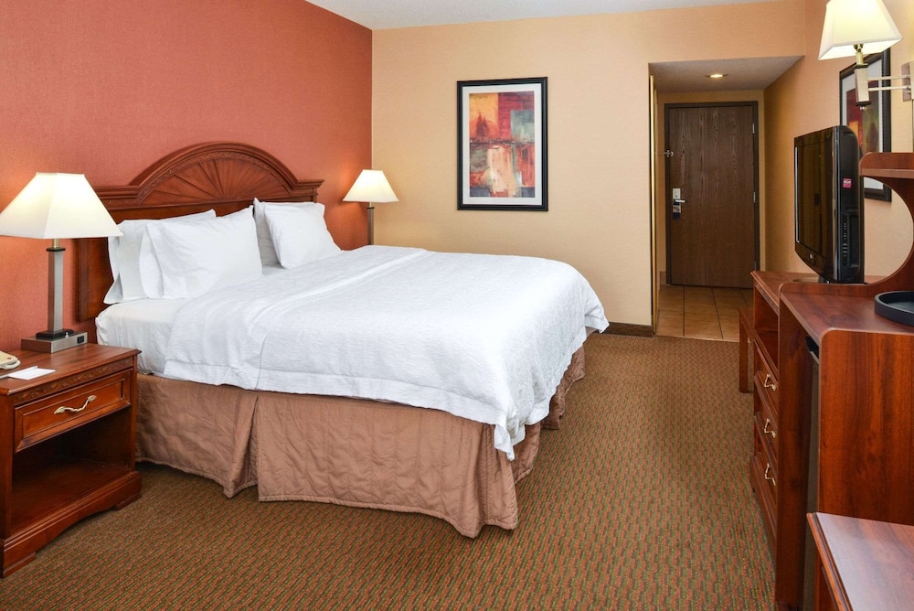 One king bed non smoking - Photo 3