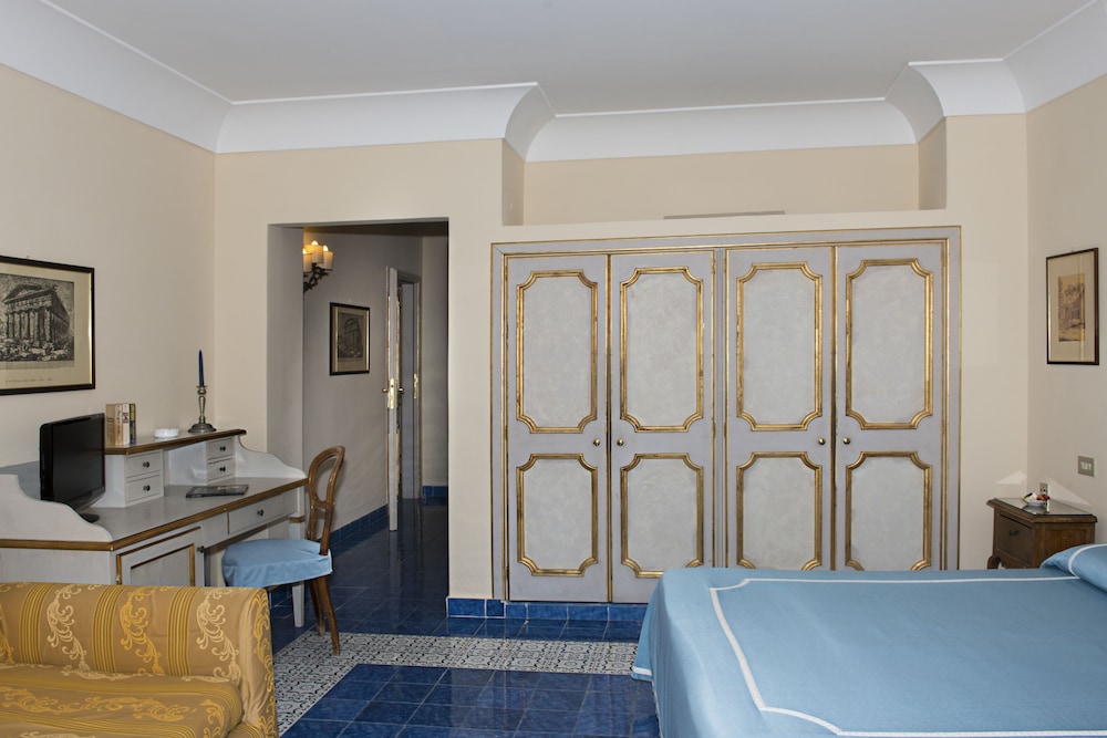 Triple Room, Sea View (French Balcony) photo 3