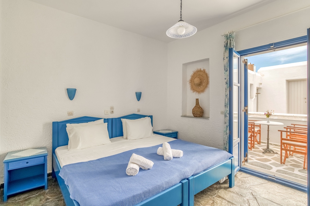 Studio, 2 Bedrooms