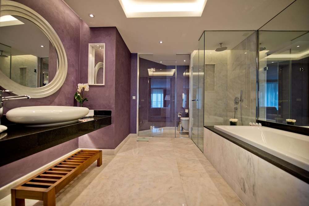 Honeymoon Suite, Sea View thumbnail 5