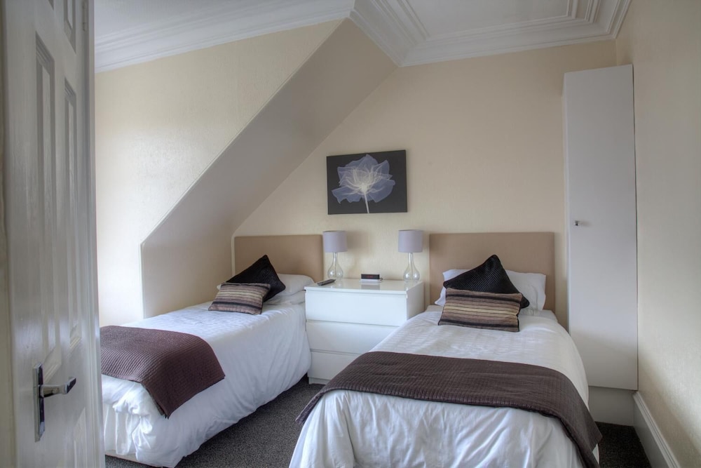 Twin Room, Ensuite photo 2