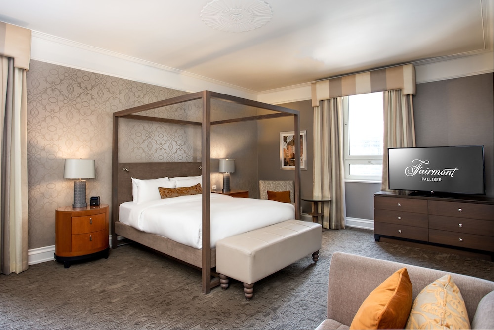 Room, 1 King Bed, Non Smoking (Fairmont Gold King) - Photo 2