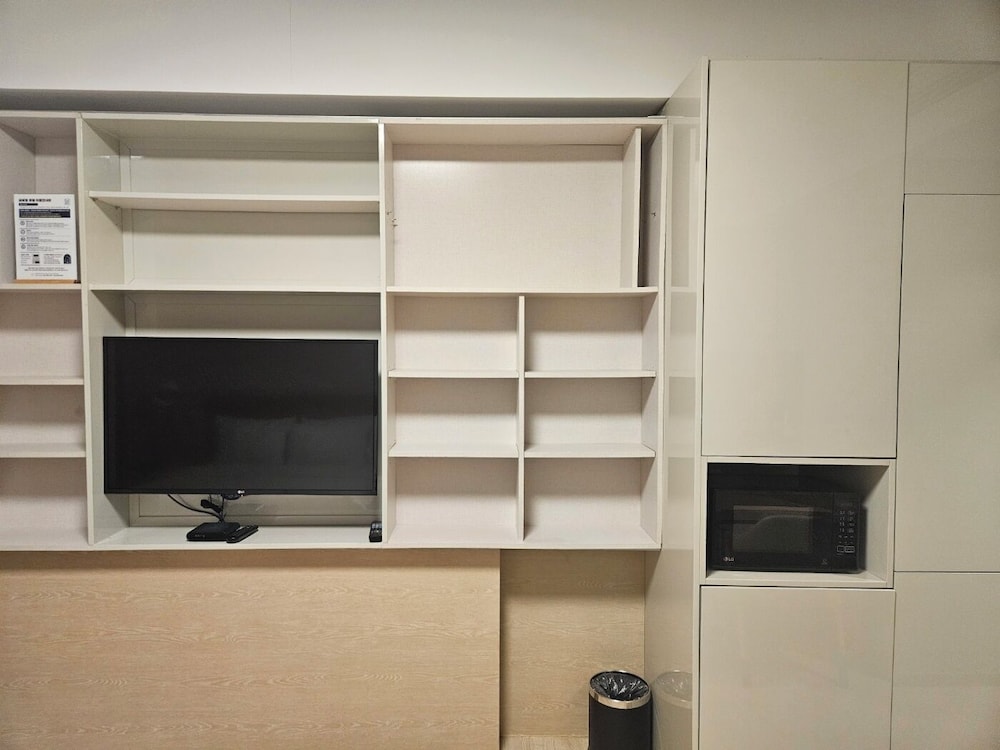 Residence Twin Room, Non-Smoking - Photo 3