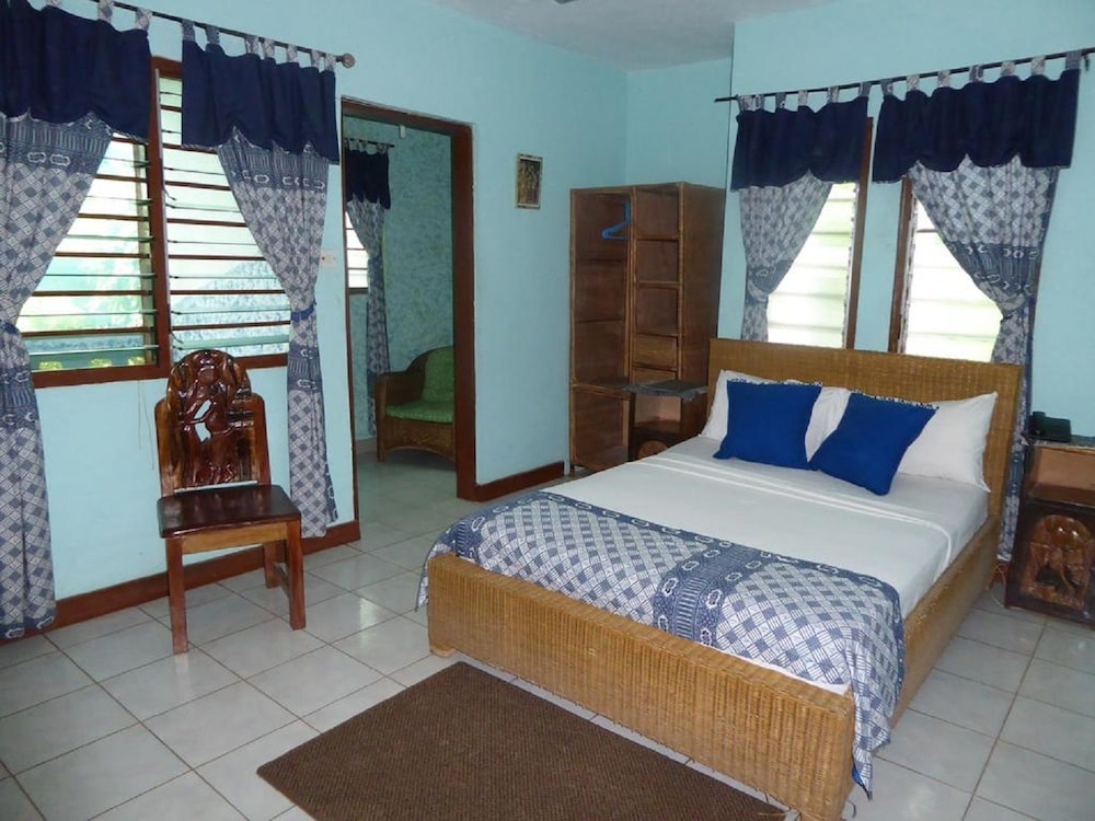 Double Room, 1 Queen Bed (Merlene Ottey) photo 1