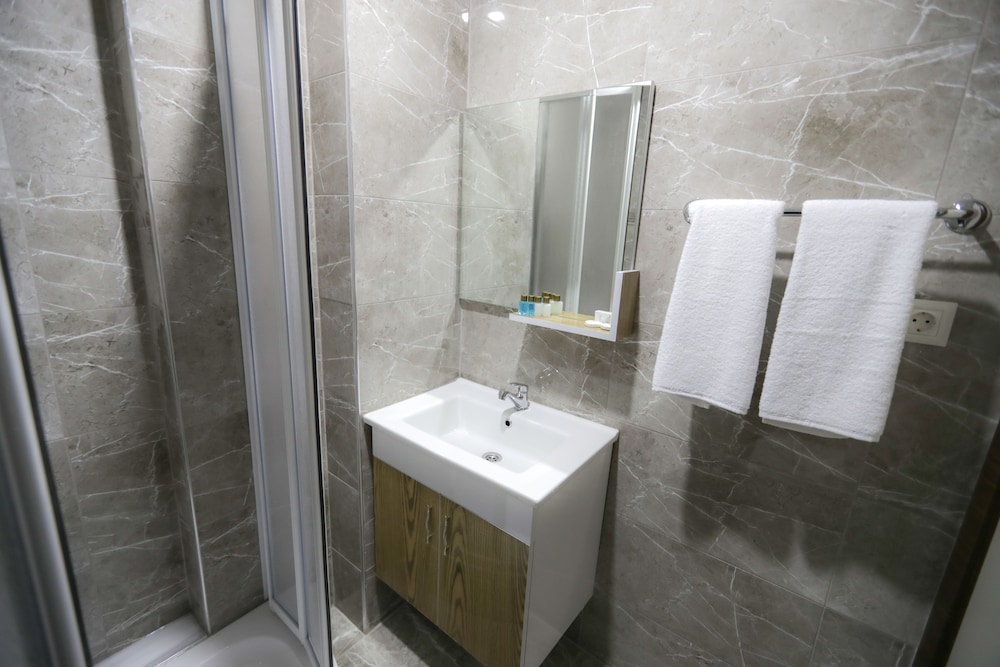 Standard Double or Twin Room, 1 Double or 2 Twin Beds, Smoking photo 3