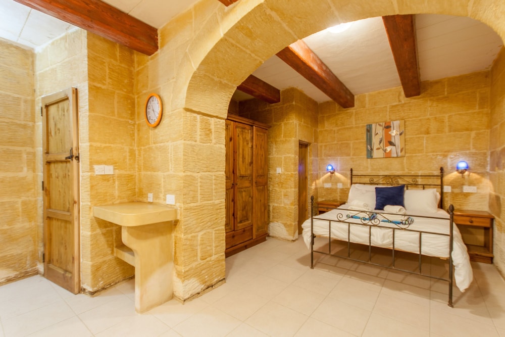 Standard Villa, 3 Bedrooms, 2 Bathrooms (Gozitan Farmhouse With Pool - Pp 4) photo 2