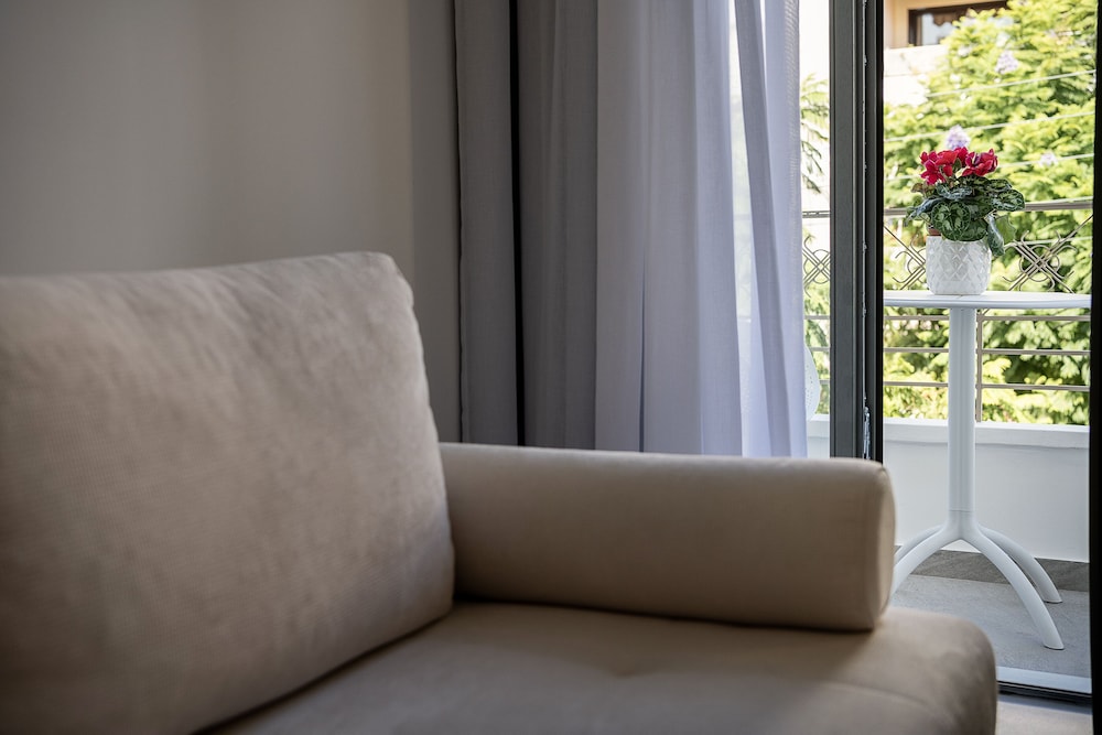 Deluxe Double Room, Garden View photo 3