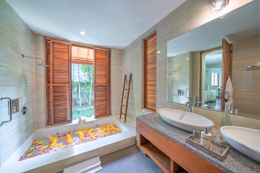 Family Villa, 4 Bedrooms, Pool View - Photo 24