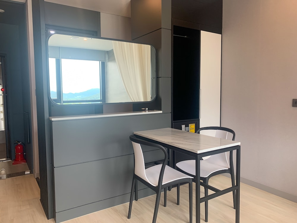 Suite - Photo 10