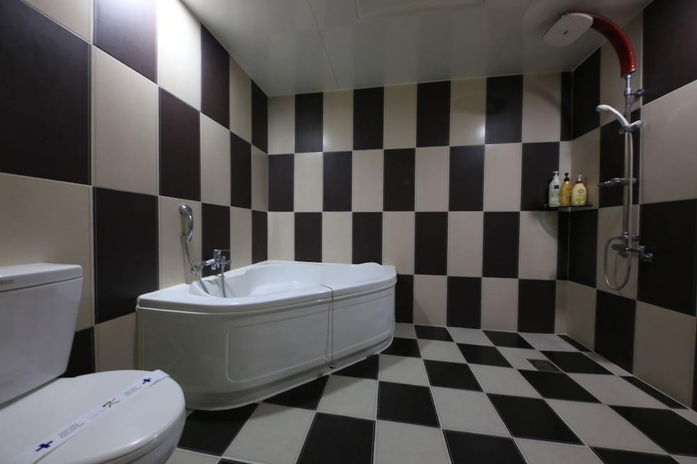Deluxe Twin Room, Bathtub photo 3