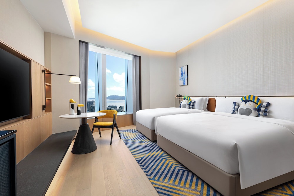 Standard Room, 1 King Bed, Ocean View photo 2