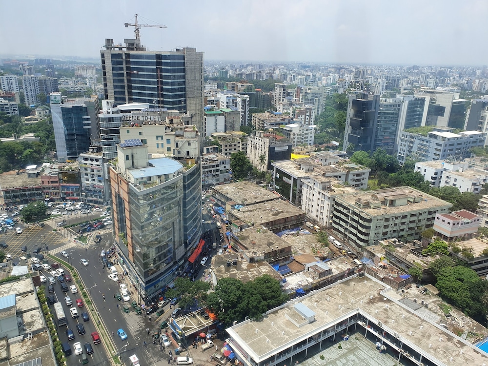 Room, 1 King Bed, City View, Corner - Photo 6