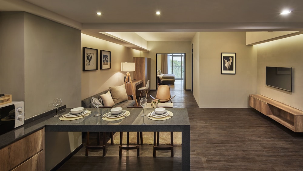 Premium Suite (3), 2 Bedrooms(1 King bed and 1 Single bed) photo 3